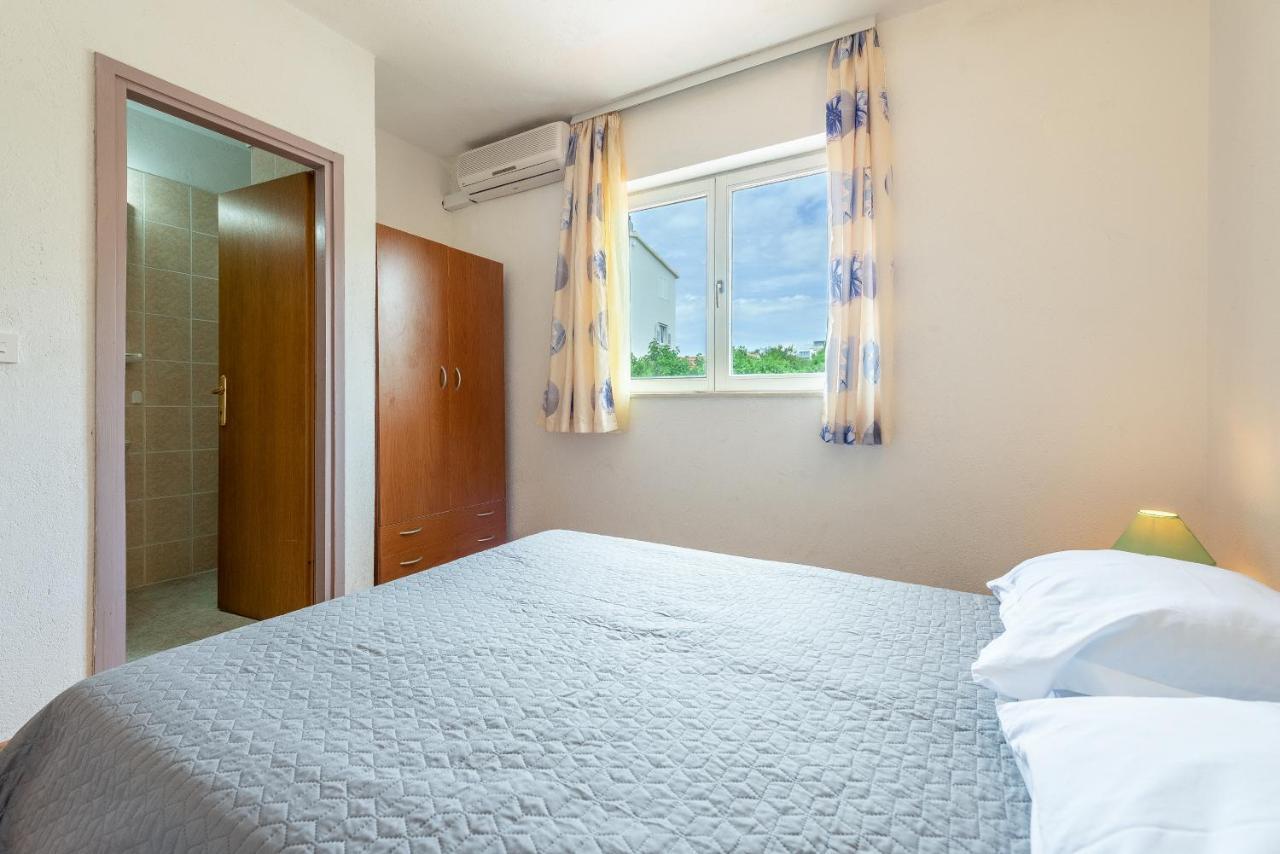 Olive Gardens Apartment Primosten Ngoại thất bức ảnh