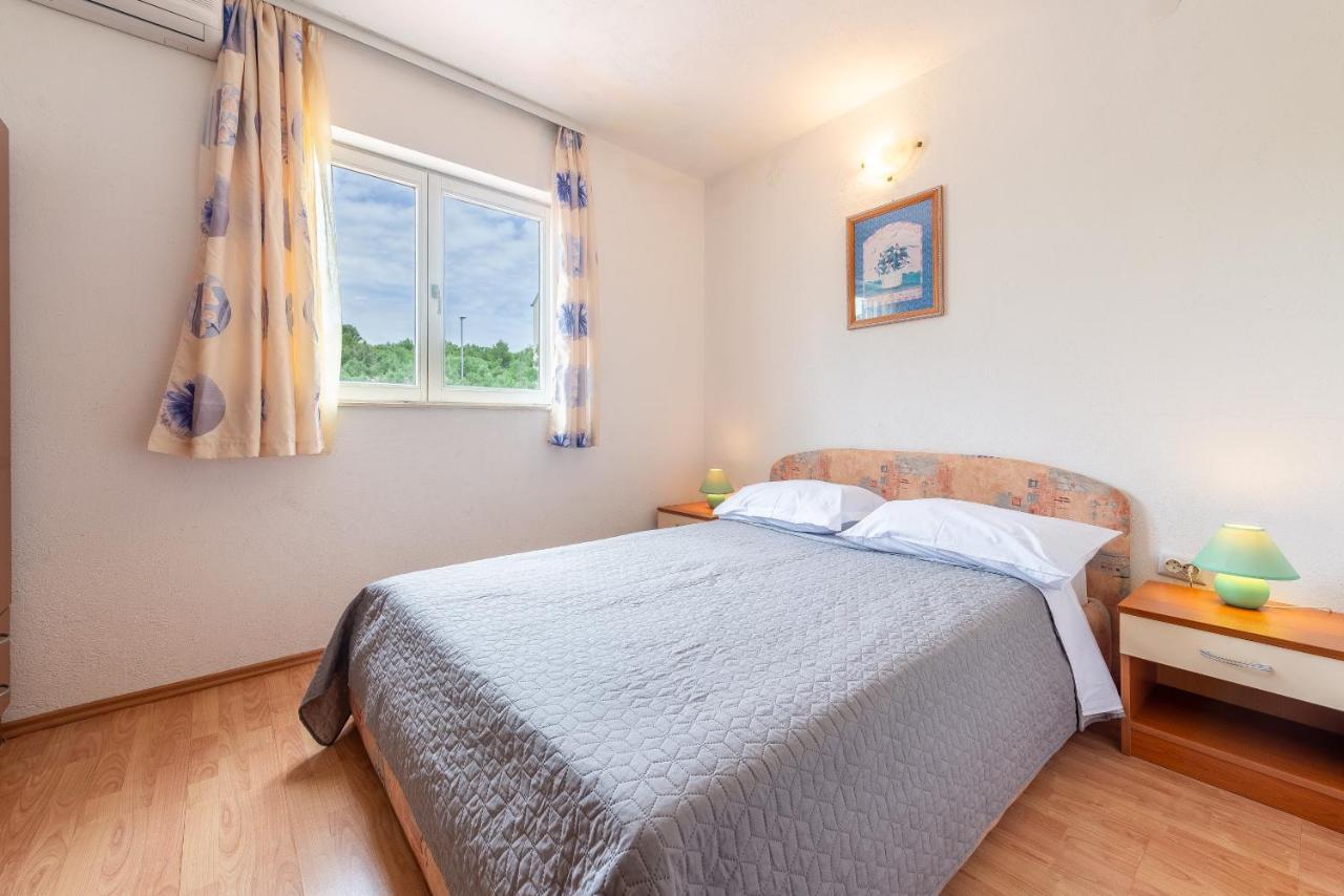 Olive Gardens Apartment Primosten Ngoại thất bức ảnh