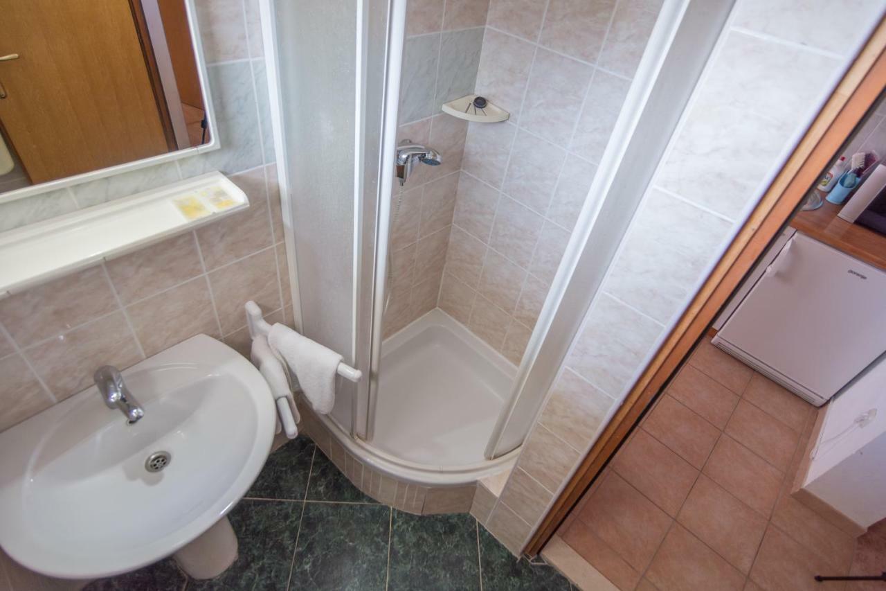 Olive Gardens Apartment Primosten Ngoại thất bức ảnh